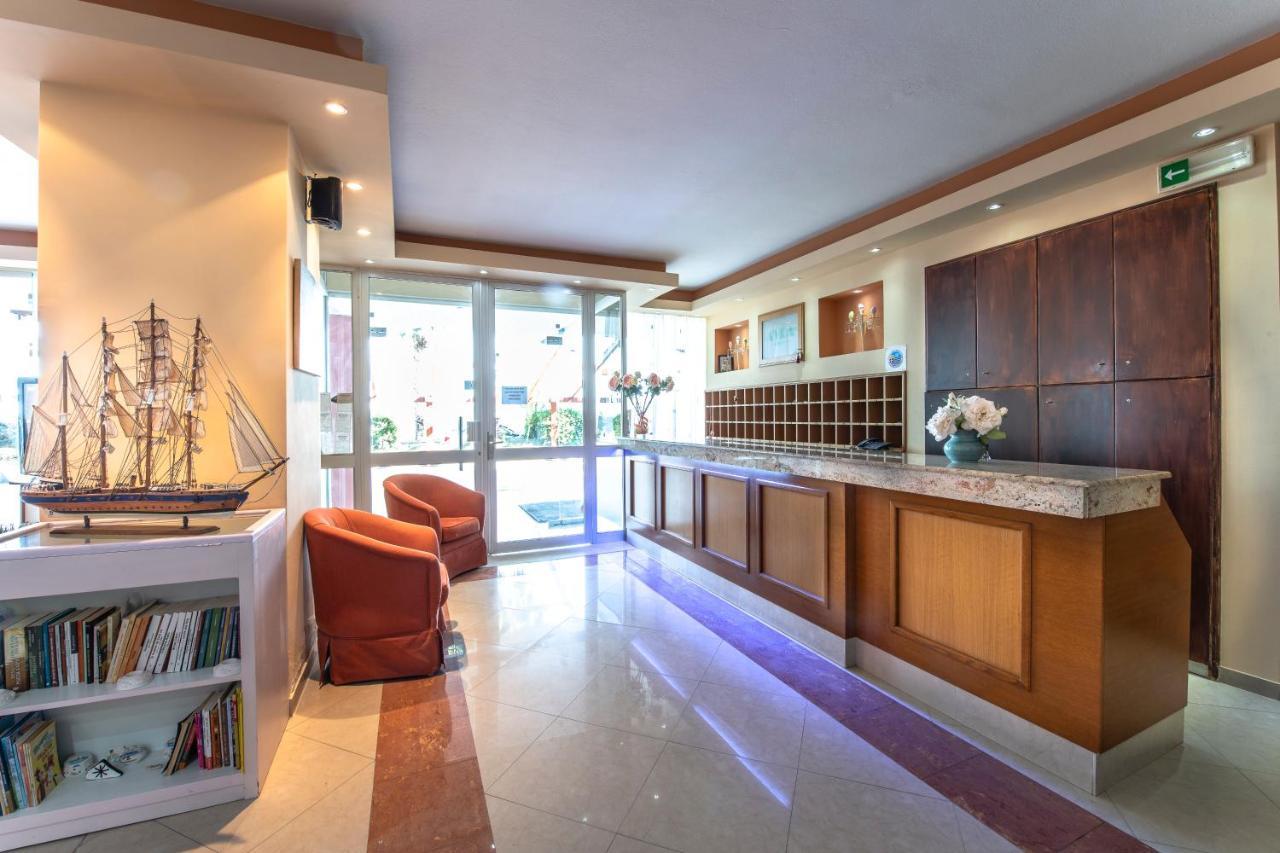 Avra Hotel Methana Bagian luar foto