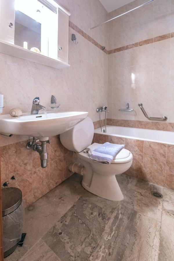 Avra Hotel Methana Bagian luar foto