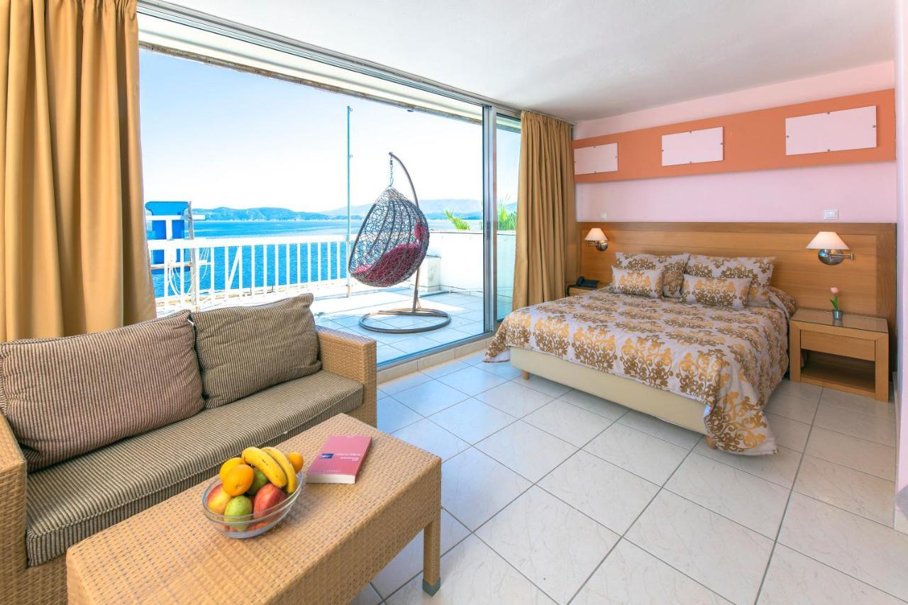 Avra Hotel Methana Bagian luar foto
